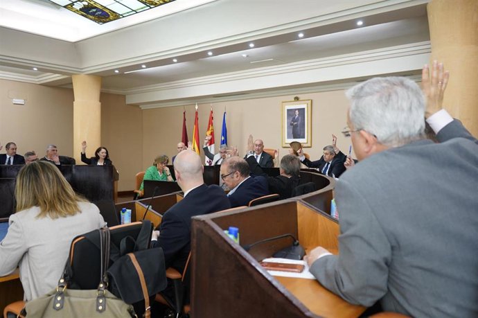 La Diputación de Segovia respalda al Ayuntamiento de El Espinar para que se reabra el peaje de San Rafael .