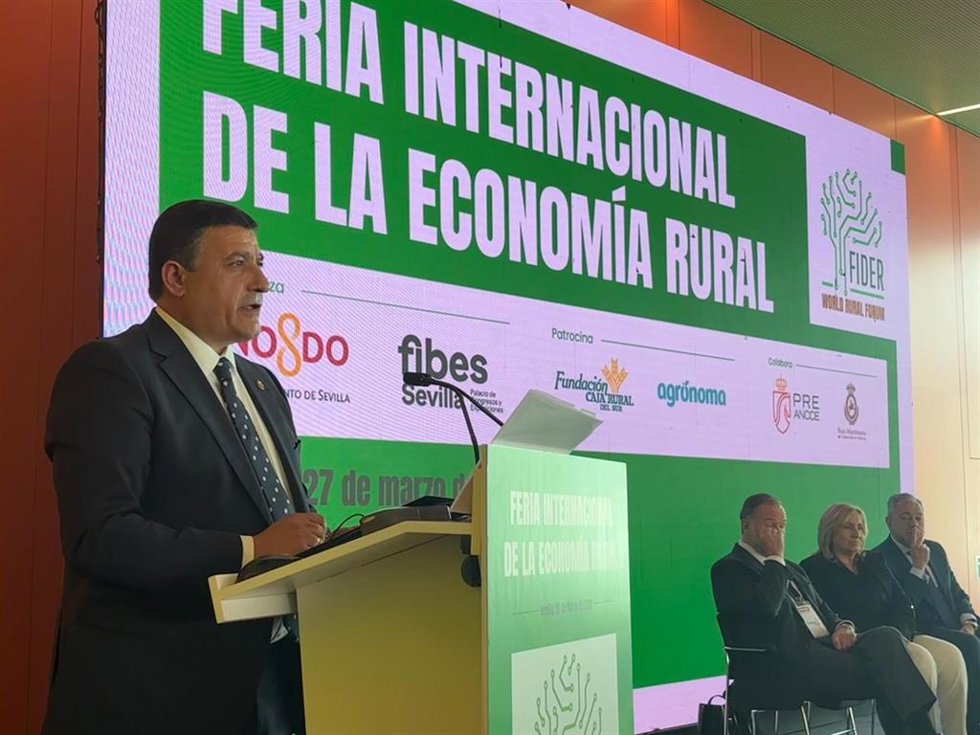Carlos García abre la Edición 0 de la FIDER en Sevilla, apoyando la nueva Red Ganadero Cárnica de Entidades Locales.