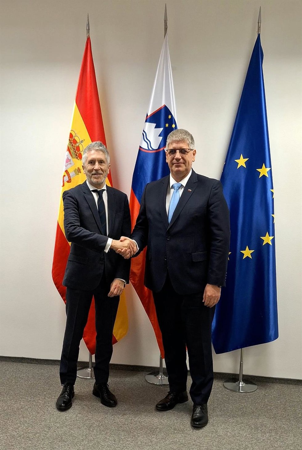 El ministro del Interior, Fernando Grande-Marlaska, y su homólogo esloveno, Bostjan Poklukar, en una reunión en Liubliana