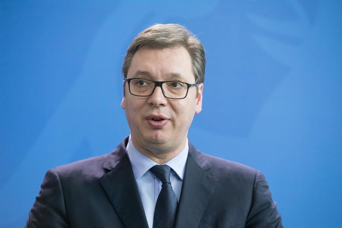 Archivo - FILED - 27 de fevereiro de 2018, Berlim: O presidente sérvio Alexander Vucic fala durante uma coletiva de imprensa em Berlim. Vucic disse na quinta-feira que apoiaria as mudanças propostas para o processo de adesão à UE durante uma visita a Belg