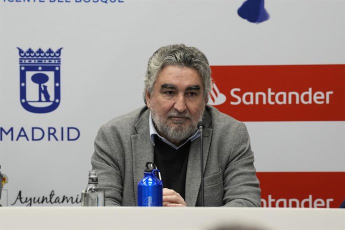 Jose Manuel Rodriguez Uribes durante a apresentação da Vicente del Bosque Football Academy 2025 no Santander Work Cafe em 27 de março de 2025, em Madri, Espanha.