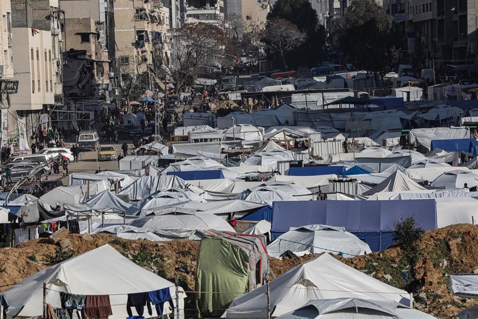 Tiendas de campaña de desplazados palestinos en el norte de la Franja de Gaza en medio de la ofensiva militar de Israel contra el enclave (archivo)