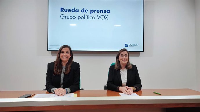 Archivo - Las concejalas del Grupo Municipal de Vox en Oviedo, Sonsoles Peralta (Portavoz) y Alejandra González.