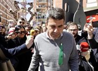 Suspendida parte de la visita de Mazón a las fiestas de Castelló tras ser increpado