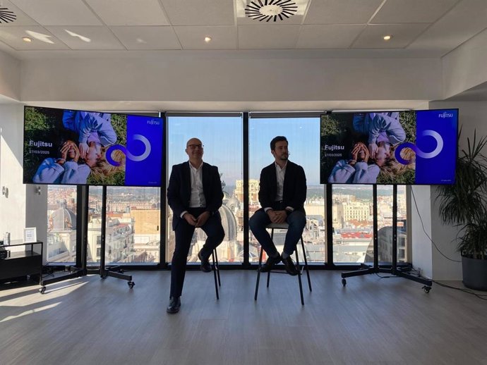 O Diretor de Transformação Digital da Fujitsu Espanha, Javier Barrachina, e o Chefe de IA Generativa da Fujitsu Espanha, Carlos Rodríguez.