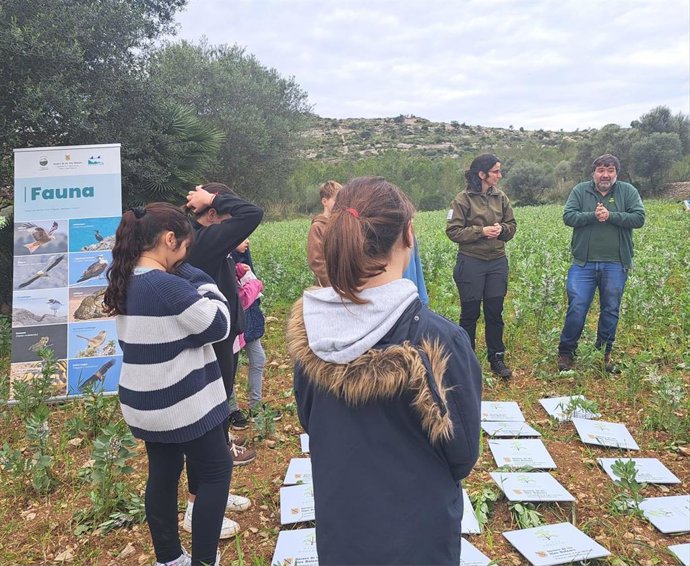 Escolares participantes en la Jornada Forestal.