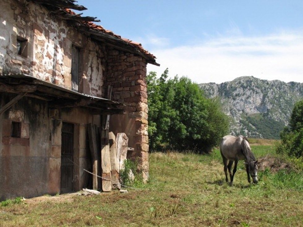 Archivo - Rural landscape in the small town of Obeso, inside of Cantabria, Spain