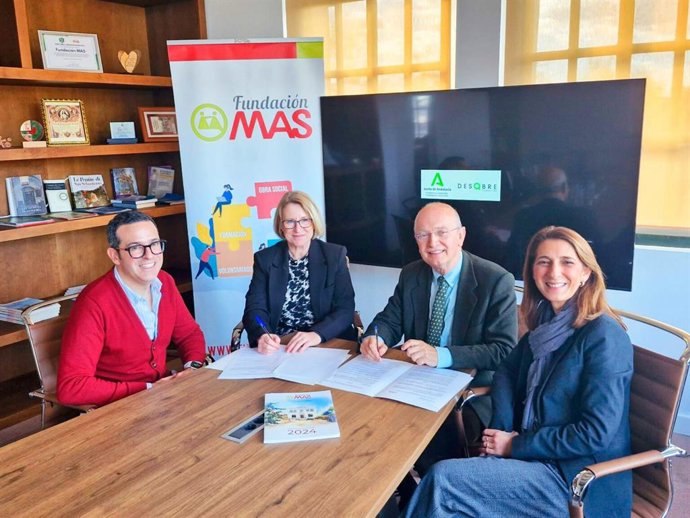 Firma del acuerdo entre la Fundación Descubre y la Fundación MAS.