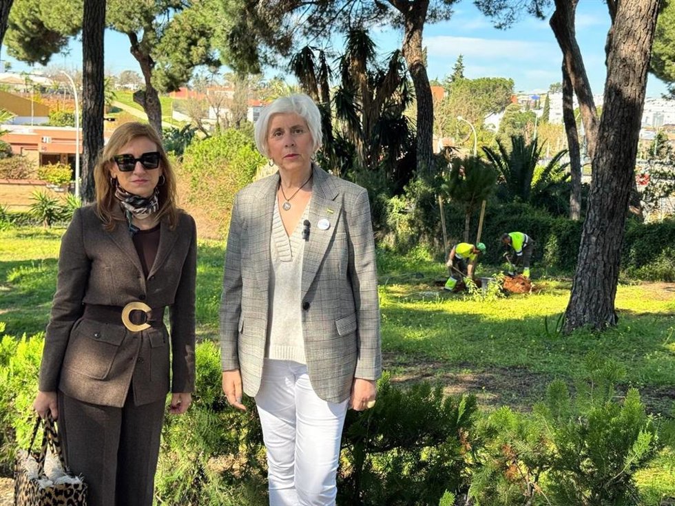 La delegada de Medio Ambiente, en los espacios públicos de los Pinares de Oromana de Alcalá.