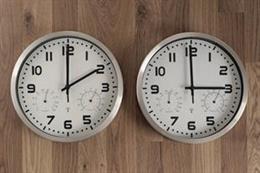 Relojes en el cambio de hora  123tinta.es