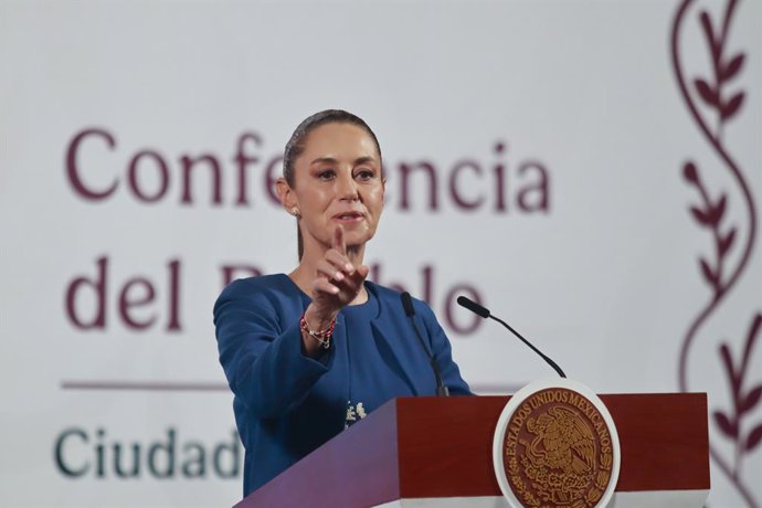 A presidente do México, Claudia Sheinbaum Pardo, fala durante um briefing sobre a deciso do Congresso no caso da remoo da imunidade do legislador Cuauhtémoc Blanco, depois que ele foi acusado de abuso sexual. No Palácio Nacional, em 26 de maro de 20