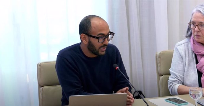 El diputado socialista Omar Lamin, este jueves en la Comisión de Asuntos Sociales del Parlament.