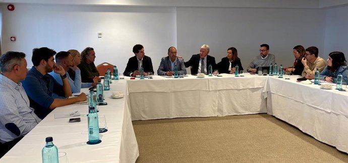 El conseller insular de Turismo del Consell de Mallorca, José Marcial Rodríguez, en la reunión con alcaldes del Llevant de Mallorca.