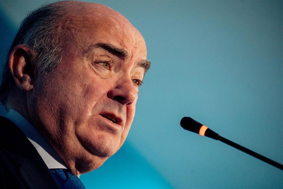 Archivo - El vicepresidente del BCE, Luis de Guindos, interviene durante un encuentro de Prensa Ibérica, bajo el título Una banca en transformación, en el Hotel Intercontinental, a 4 de diciembre de 2023, en Madrid (España). El evento cuenta con la pr