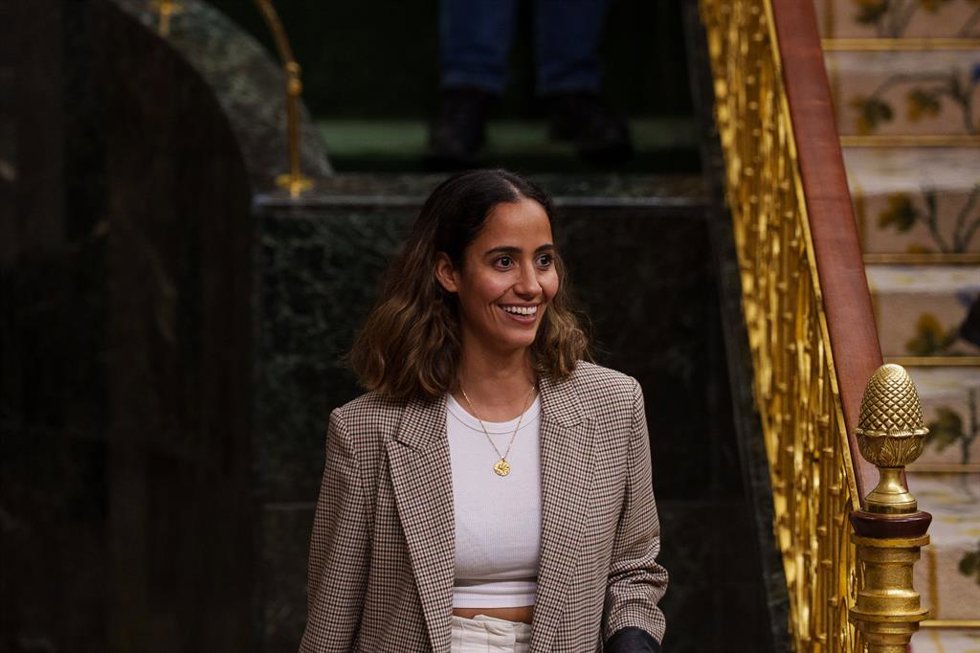 La diputada de Sumar, Tesh Sidi, durante una sesión de control al Gobierno, a 26 de marzo de 2025, en Madrid (España). El presidente del Gobierno Pedro Sánchez comparece en el Congreso de los Diputados para defender la posición del Ejecutivo sobre el re