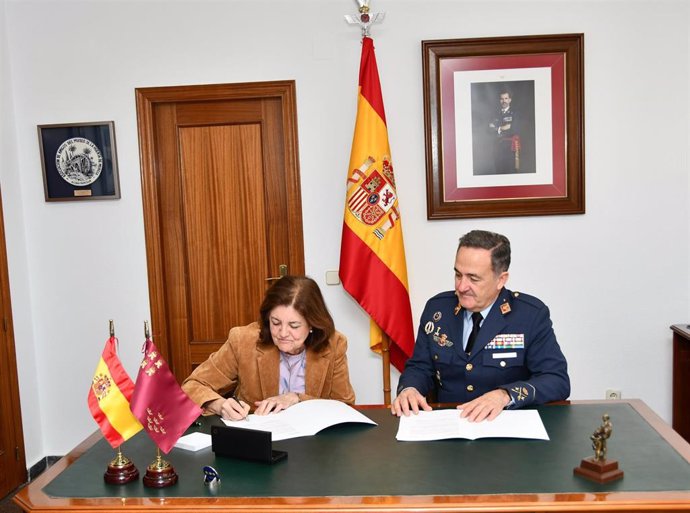 Imagen de la firma del convenio de patrocinio