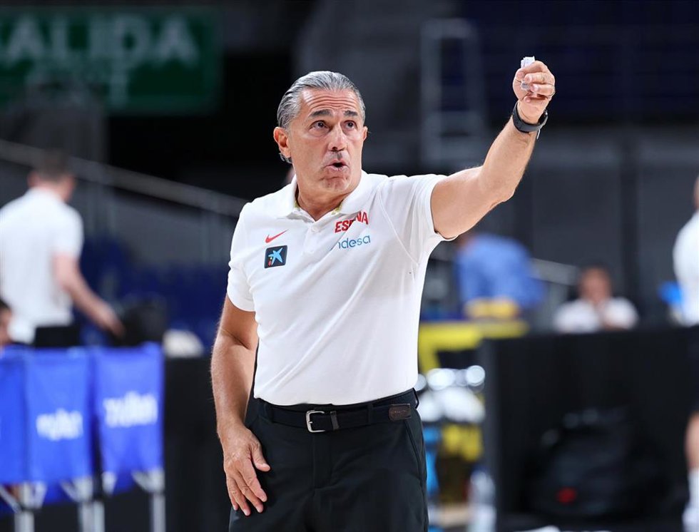 Archivo - Sergio Scariolo da instrucciones durante un entrenamiento de la selección 