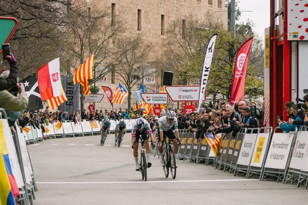 El esloveno Primoz Roglic (Red Bull-BORA-hansgrohe) ha ganado este jueves la cuarta etapa de la Volta a Catalunya, disputada entre Sant Vicen de Castellet y Montserrat Millenari, en otro igualado pulso con el español Juan Ayuso