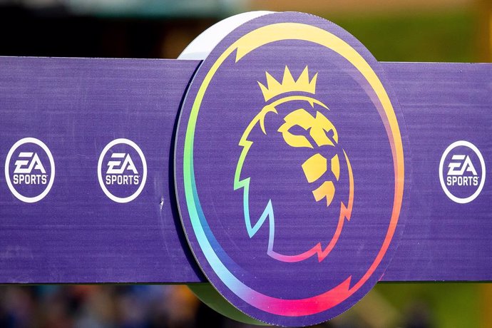 Archivo - Premiership logo with rainbow colours before the English championship Premier League football match between Wolverhampton Wanderers and Leicester City on October 23, 2022 at Molineux in Wolverhampton, England - Photo Manjit Narotra / ProSportsIm