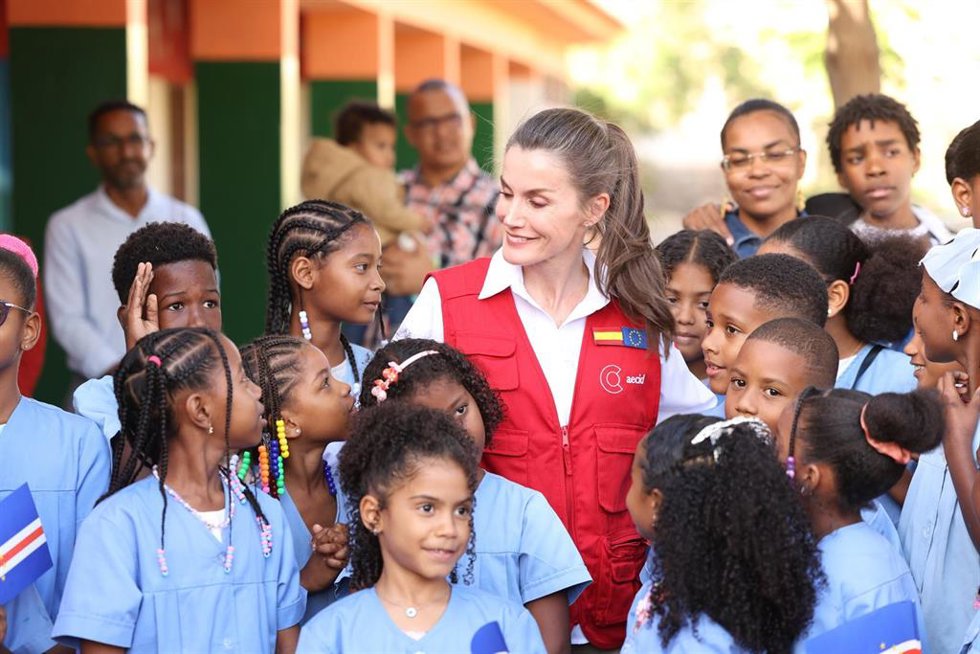 La Reina Letizia durante su visita de cooperación a Cabo Verde