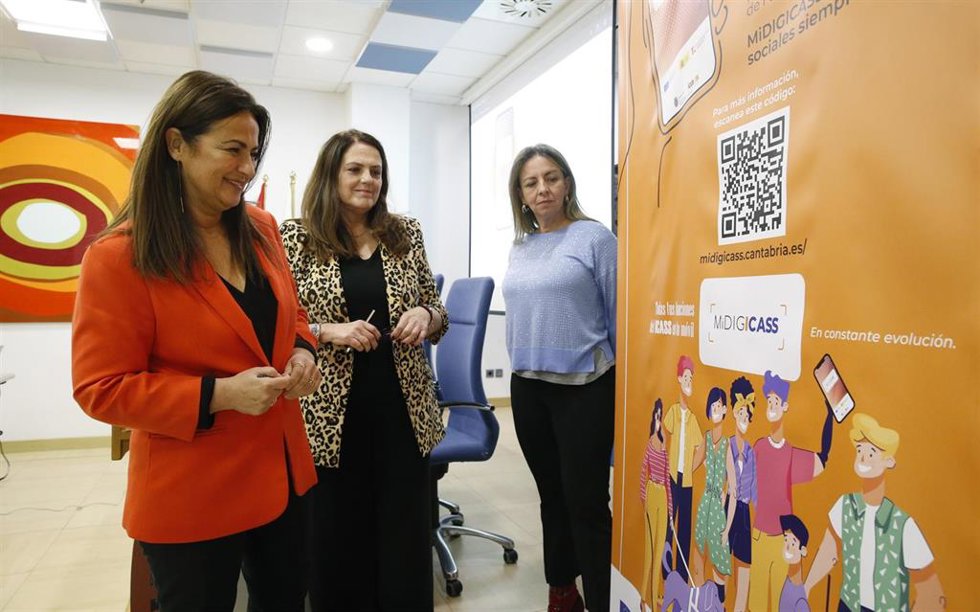 La Consejera De Inclusión Social, Juventud, Familias E Igualdad, Begoña Gómez Del Río, Presenta, En Rueda De Prensa, La Tarjeta Acreditativa Del Grado De Discapacidad. 27/03/25