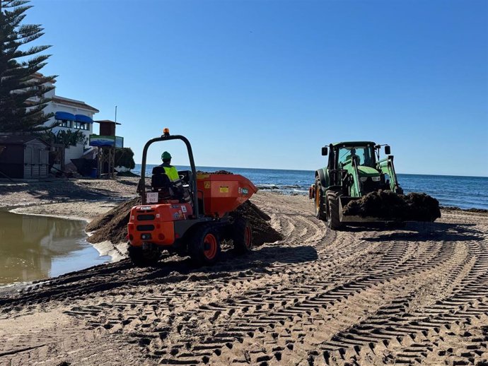 Mejoras en las playas de Mijas de cara a la Semana Santa.