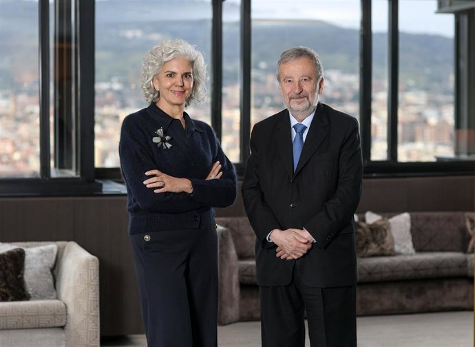 La vicepresidenta de CaixaBank, Amparo Moraleda, y el presidente, Tomás Muniesa.