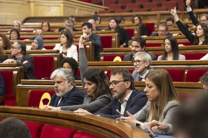 Votación en el pleno del Parlament monográfico sobre Rodalies.