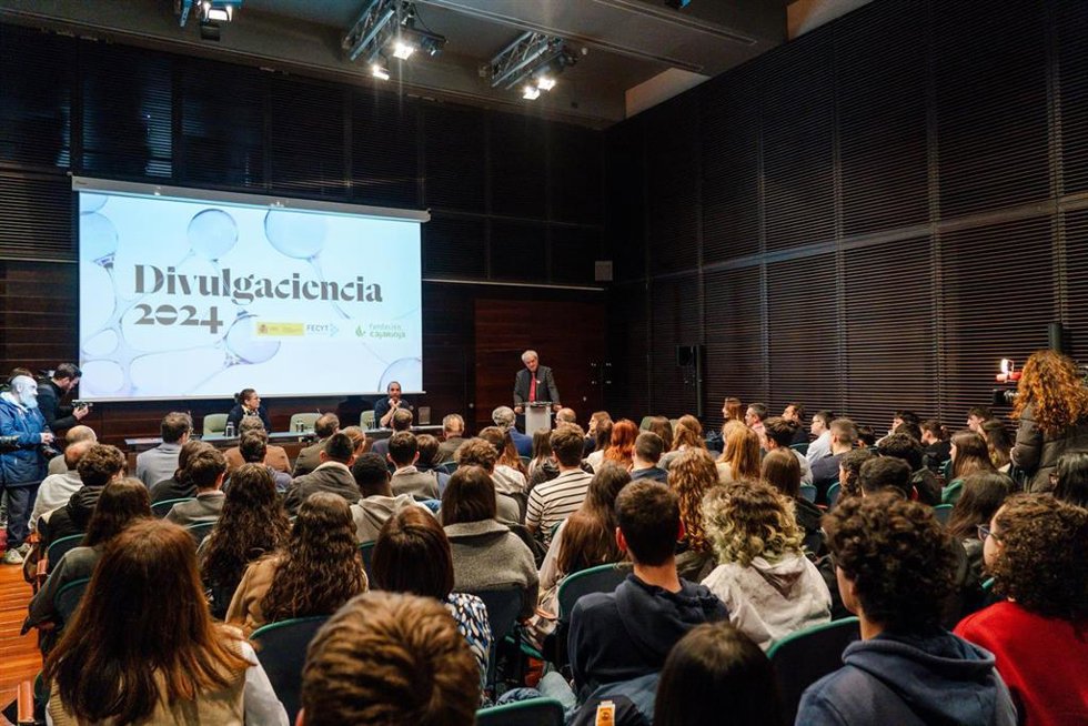 Estudiantes de ESO y Bachillerato participan en Logroño en el encuentro con el Nobel de Química 2022 Morten Meldal