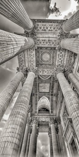 Amalia Campins muestra su obra en la iniciativa "Yo expongo" en el Centro Fundación Caja Rioja Gran Vía