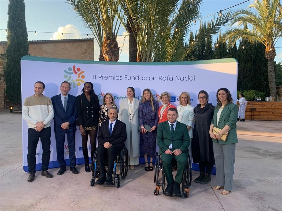 Representantes de las entidades galardonadas por la Fundación Rafa Nadal en el acto de entrega.