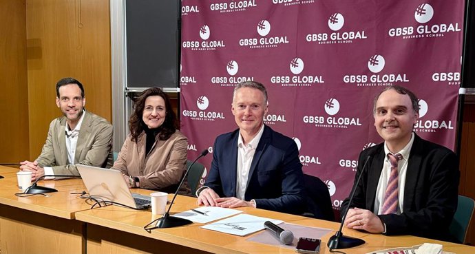 Adrià Alsina (GBSB Global Business School), Mercè Conesa (Barcelona Global), el embajador de Andorra ante la ONU, Ferran Costa, y Joan Francesc Fondevila (Societat Catalana de Comunicació) en la primera sesión de 'BCN Talks'.