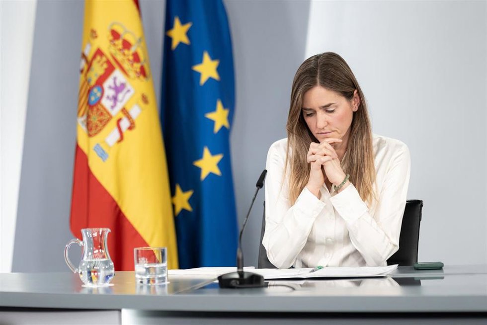 La vicepresidenta tercera y ministra para la Transición Ecológica, Sara Aagesen, durante una rueda de prensa posterior al Consejo de Ministros, en el Palacio de La Moncloa, a 18 de marzo de 2025, en Madrid (España). El Gobierno ha cerrado con Junts un a
