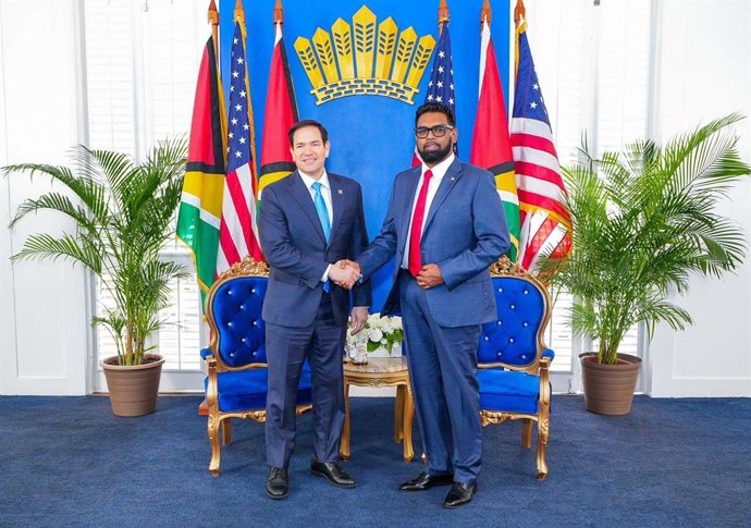 Secretário de Estado dos EUA, Marco Rubio, com o presidente da Guiana, Irfaan Ali
