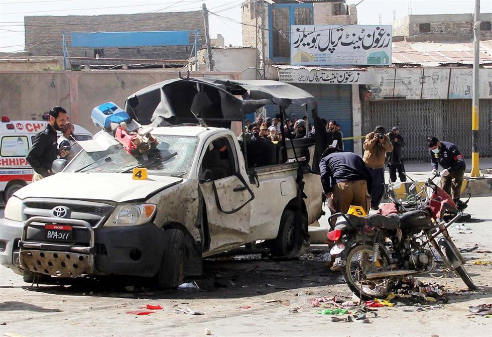Explosión cerca de un vehículo policial frente a un mercado en la capital de Baluchistán, Quetta, en el oeste de Pakistán