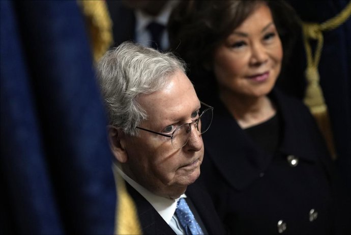 Archivo - 20 de janeiro de 2025, Washington, Distrito de Colúmbia, EUA: O senador Mitch McConnell, R-Ky, e Elaine Chao chegam antes da 60ª cerimônia de posse presidencial na Rotunda do Capitólio dos EUA, em Washington, na segunda-feira, 20 de janeiro de 2