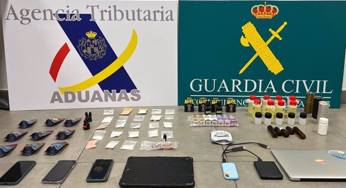 La Guardia Civil detiene a un pasajero en el aeropuerto de Gran Canaria por transportar varios tipos de droga en su equipaje