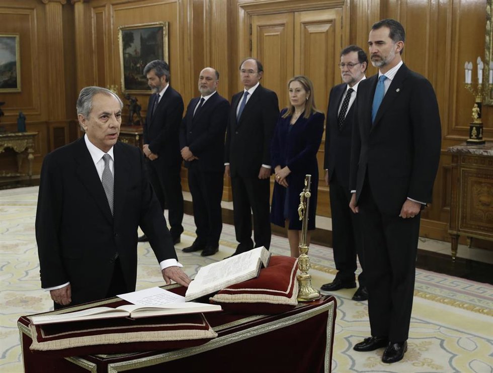 Archivo - Imagen de archivo de Alfredo Montoya cuando juró su cargo como magistrado del Tribunal Constitucional ante el Rey Felipe VI en 2017.
