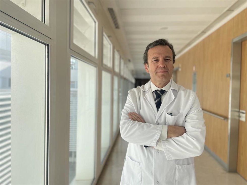 El cirujano colorrectal del Hospital Quirónsalud Infanta Luisa Antonio Amaya