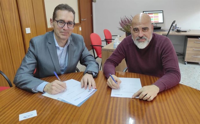 Archivo - Momento de la firma del acuerdo.