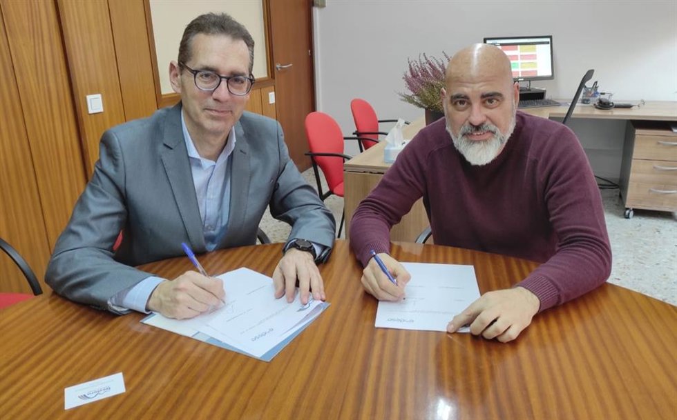 Archivo - Momento de la firma del acuerdo.