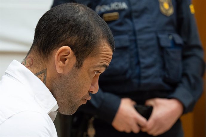 Archivo - L'exfutbolista Dani Alves durant el judici