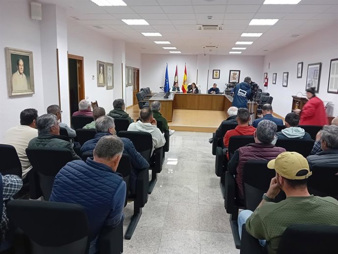 Reunión en Borox de agricultores.