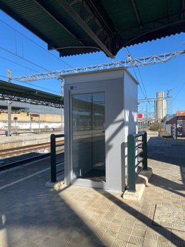 Nuevas plataformas elevadoras de la estación ferroviaria de Utrera.