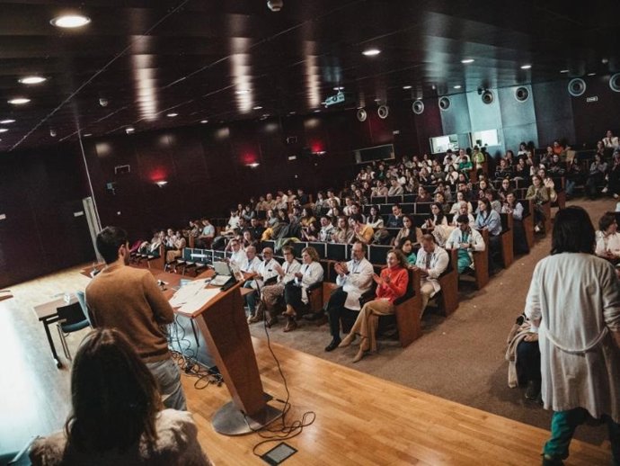 María Martín anima a futuros médicos residentes a formarse en La Rioja durante la VI Jornada de Puertas Abiertas SERIS