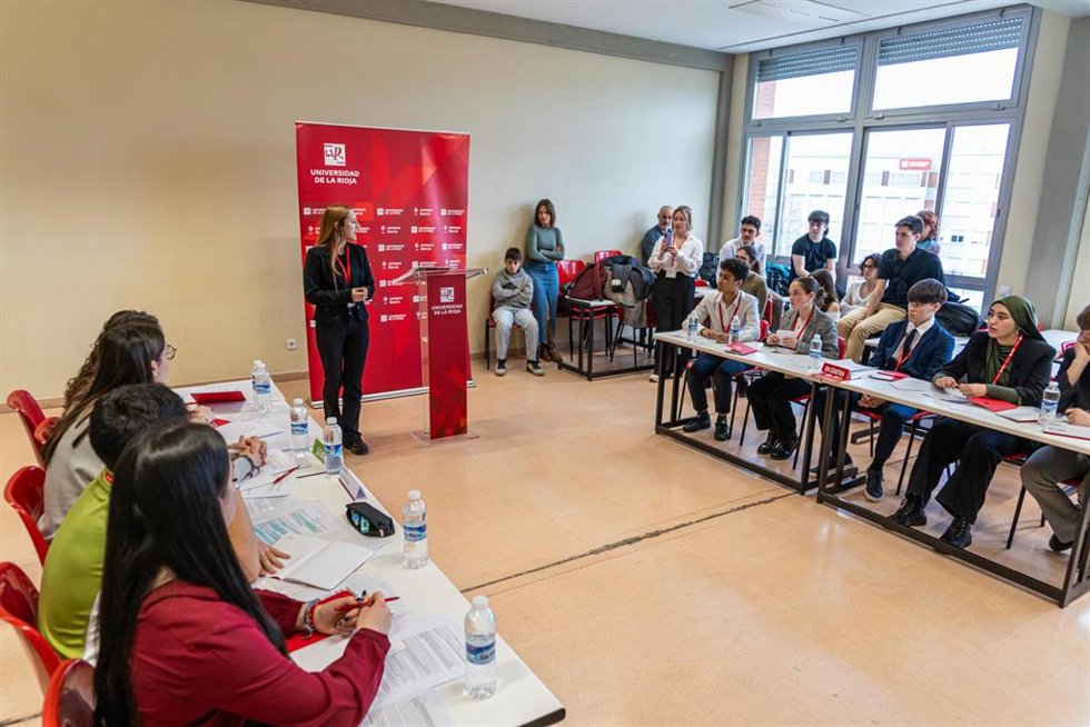 Este viernes 28 de marzo la fase final del VI Torneo de Debate Preuniversitario en el Parlamento de La Rioja