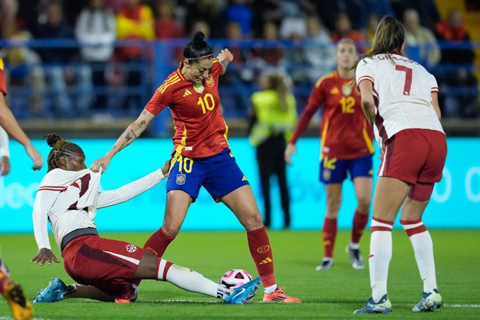 Archivo - Jenni Hermoso, da Espanha, em ação durante o amistoso internacional disputado entre Espanha e Canadá no estádio Francisco de la Hera, em 25 de outubro de 2024, em Badajoz, Espanha.