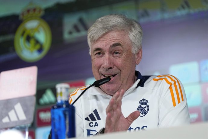 Carlo Ancelotti, técnico do Real Madrid, participa de sua coletiva de imprensa durante o dia de treinamento do Real Madrid antes da partida de futebol contra o CD Leganes pela Liga Espanhola, LaLiga EA Sports, na Ciudad Deportiva Real Madrid, em 28 de mar