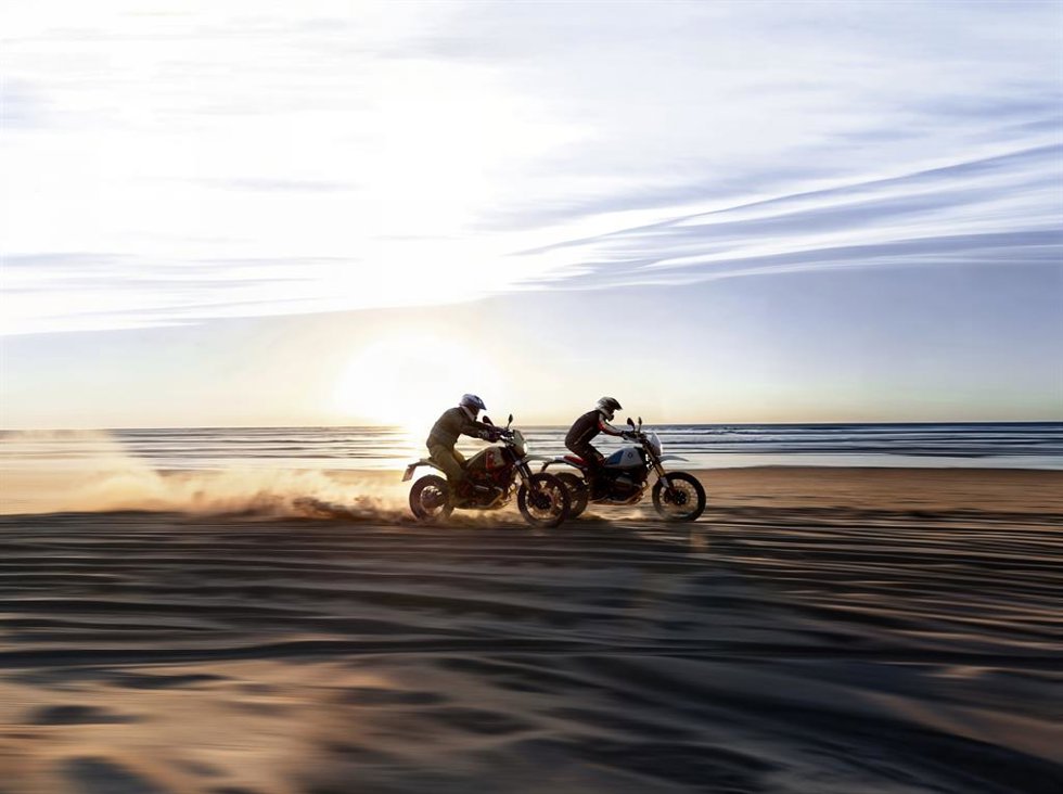 BMW Motorrad presenta su nueva motocicleta R 12 G/S con 109 CV de potencia para el pilotaje todoterreno.