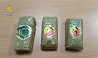 Detenido un conductor que tiró por la ventanilla parte de la droga tras darle el alto la Guardia Civil